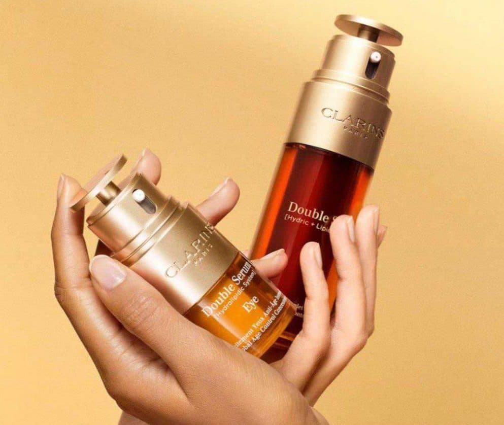 ست جوانساز کلارنس (Clarins) شامل دابل سرم صورت و سرم دور چشم