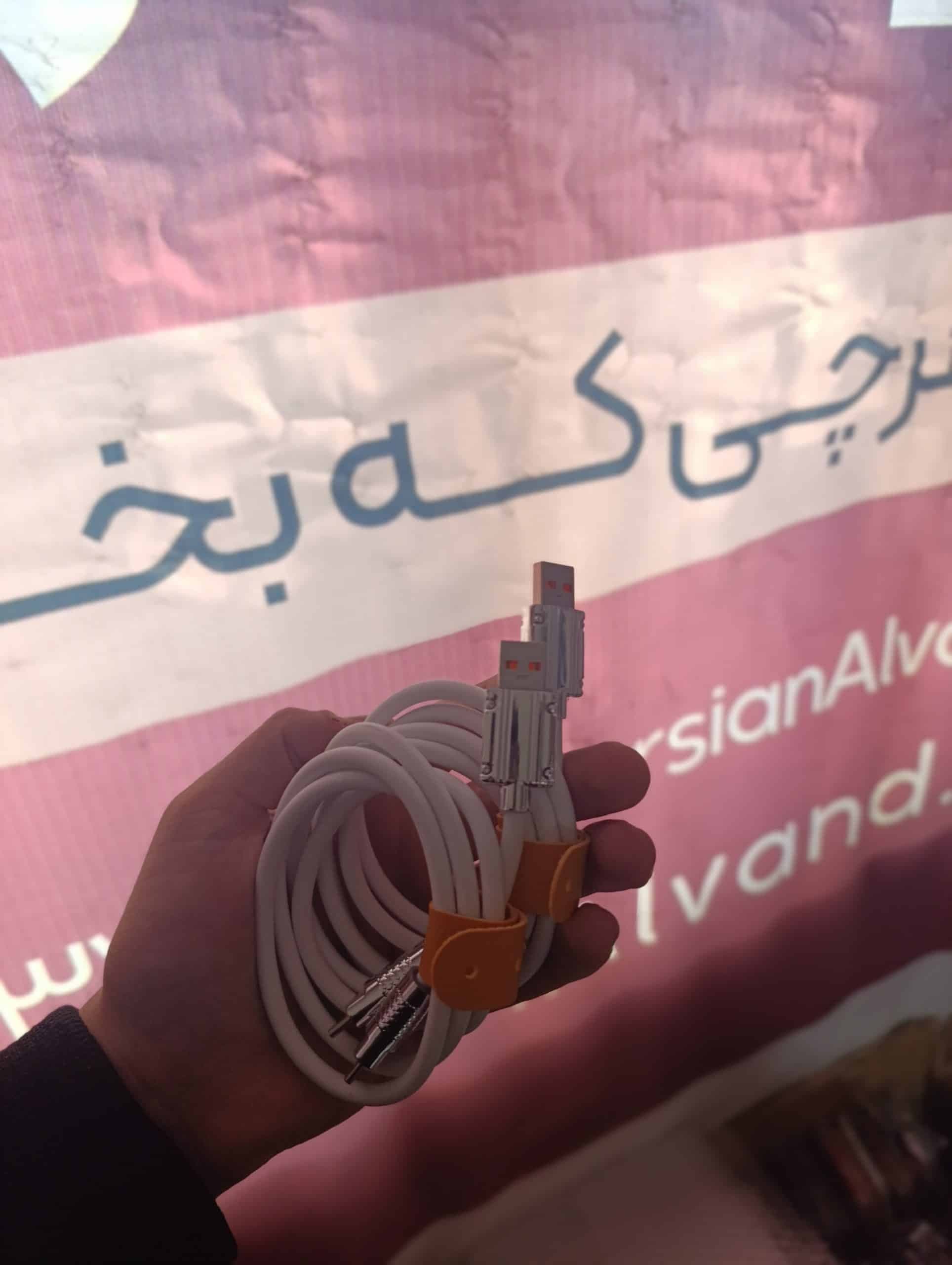 کابل شارژ ایفون سری 12 Cable Iphone 12 Series مدل سیلیکونی چراغ دار — تصویر ۳