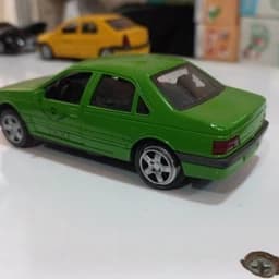 تاکسی پژو فلزی ماشین اسباب بازی در باز شو — تصویر ۵