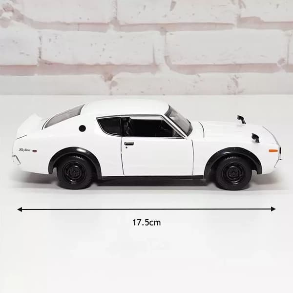 ماشین فلزی 1:24 مایستو مدل 1973 Nissan Skyline 2000 GT-R سفید — تصویر ۲