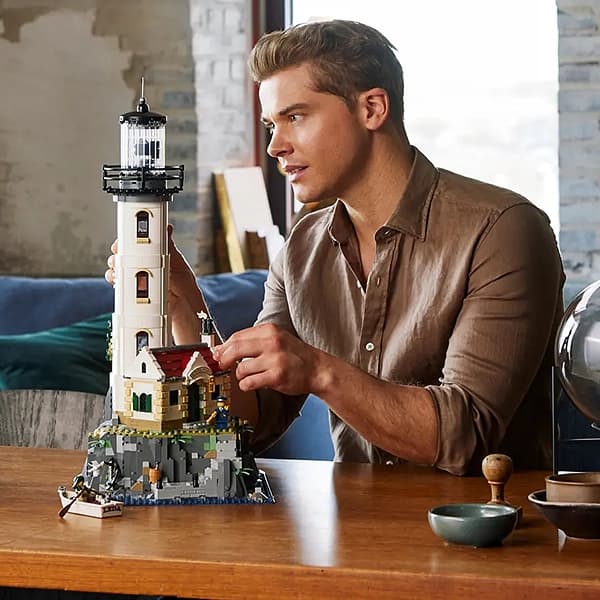 لگو Ideas مدل Motorized Lighthouse 21335 — تصویر ۶