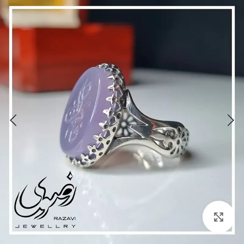 انگشتر مردانه نقره روس با نگین عقیق سوسنی و حکاکی دست استاد فتح سایز 15 در 20 — تصویر ۳