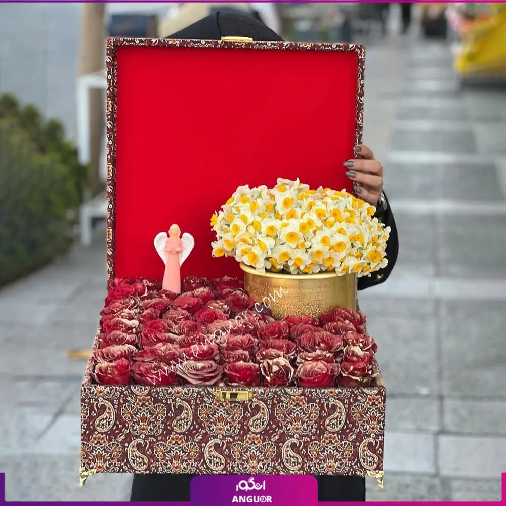 باکس گل 60 شاخه گل رز و نرگس