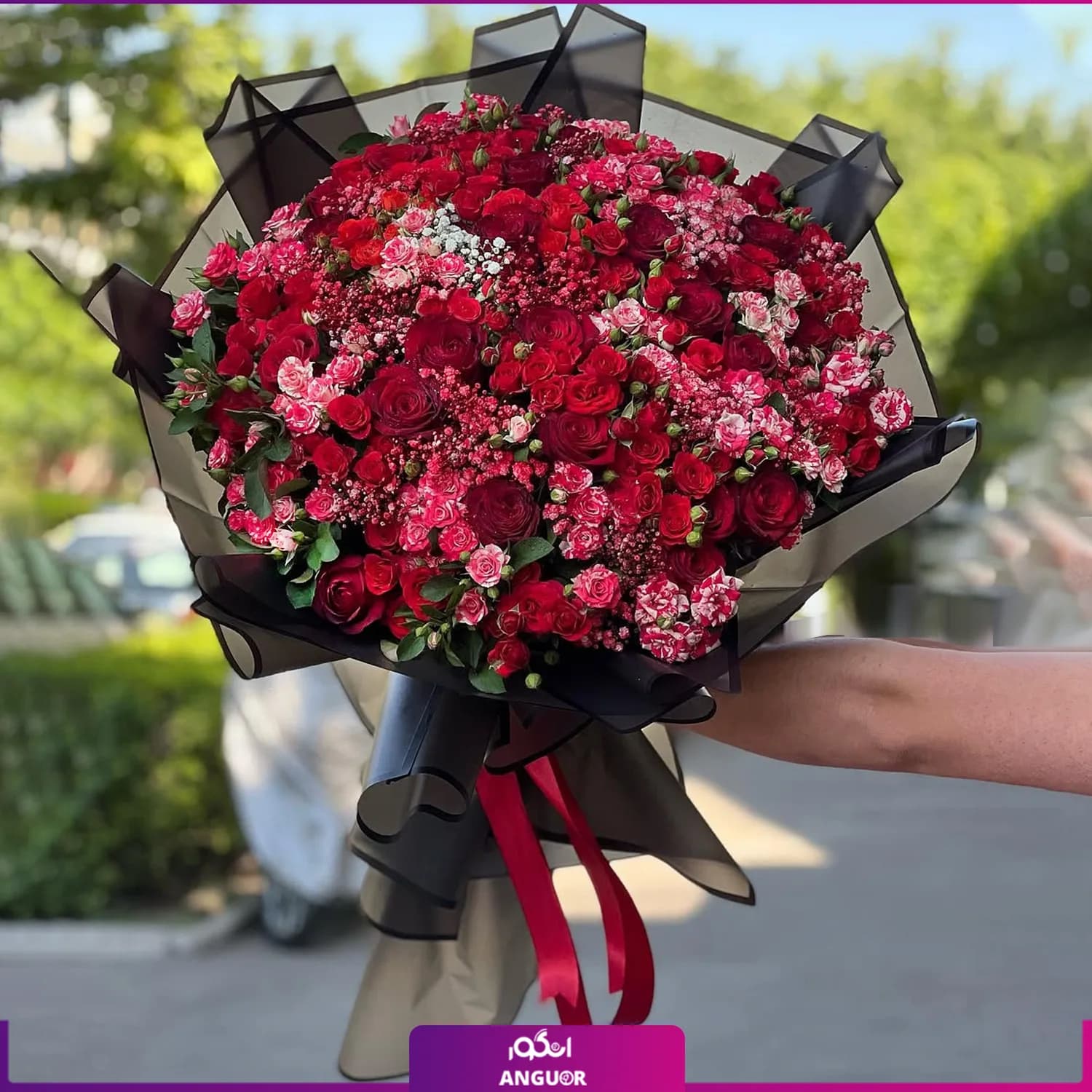 دسته گل رز و رز مینیاتوری فقط با تو
