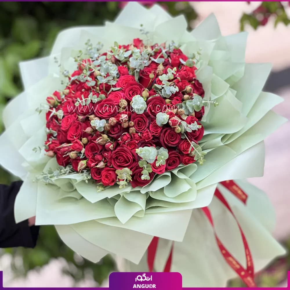 دسته گل رز و رز مینیاتوری به رنگ قرمز — تصویر ۲