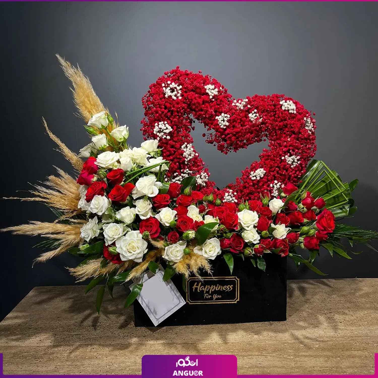 باکس گل رز به همراه استند قلبی گل عروس