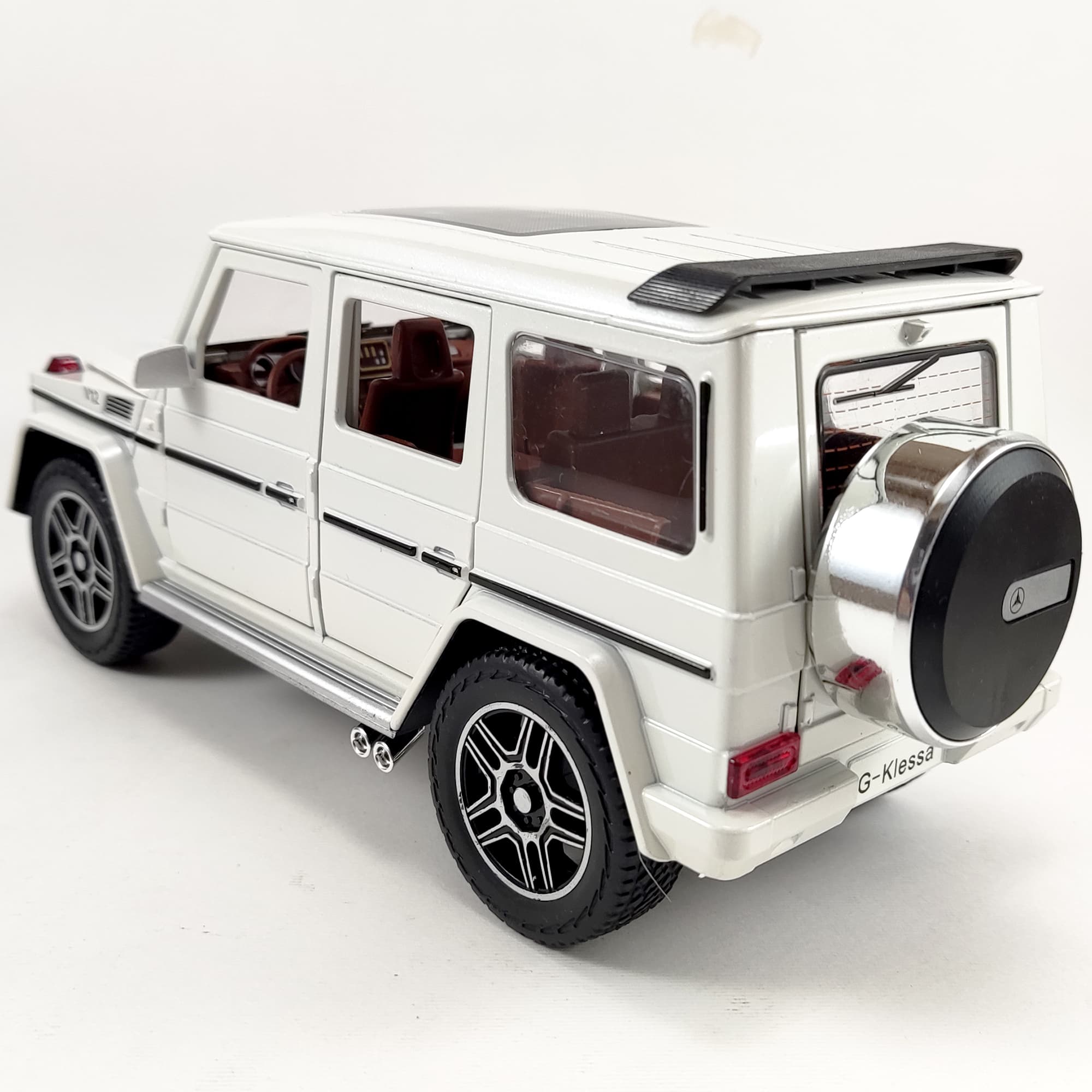ماشین بازی مدل بنز G class دودزا کد CZ118 — تصویر ۵