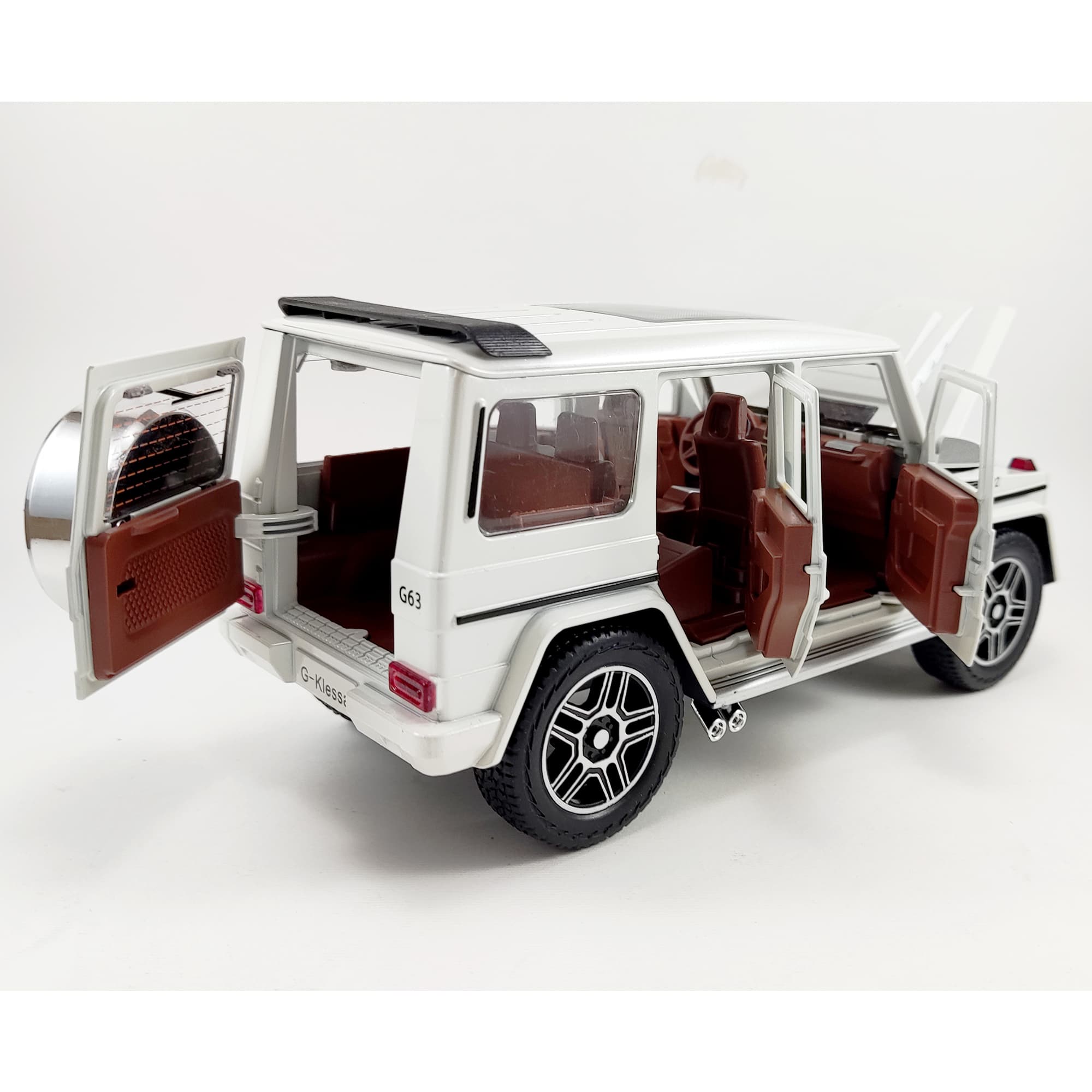 ماشین بازی مدل بنز G class دودزا کد CZ118 — تصویر ۲
