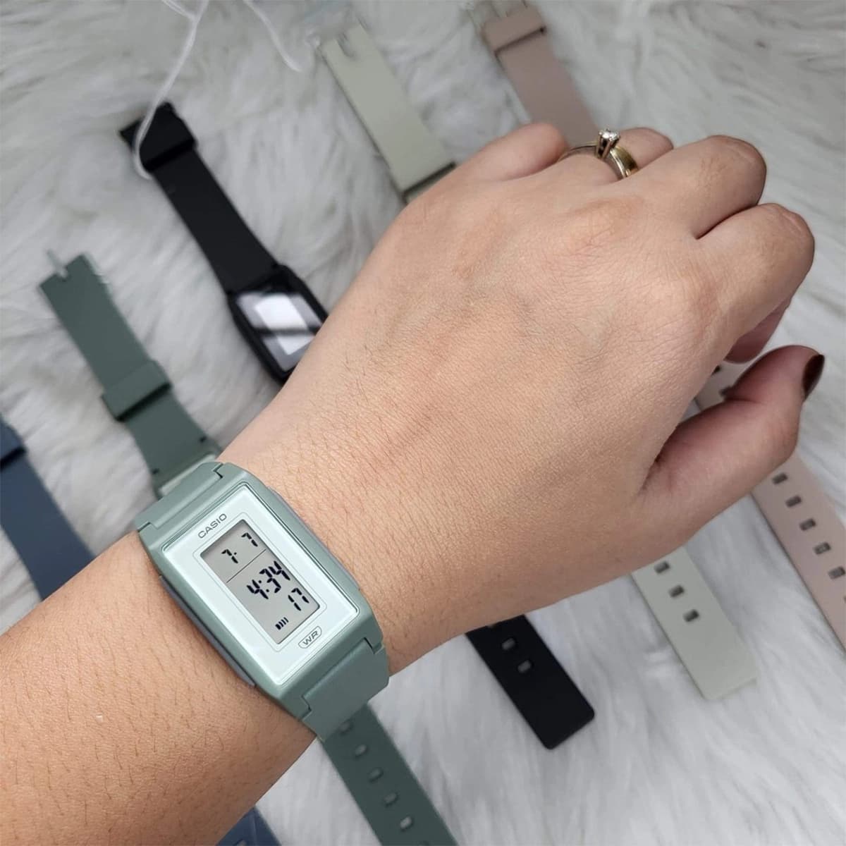 ساعت مچی اسپرت (مردانه-زنانه) کاسیو مدل Casio LF-10WH-3DF — تصویر ۴