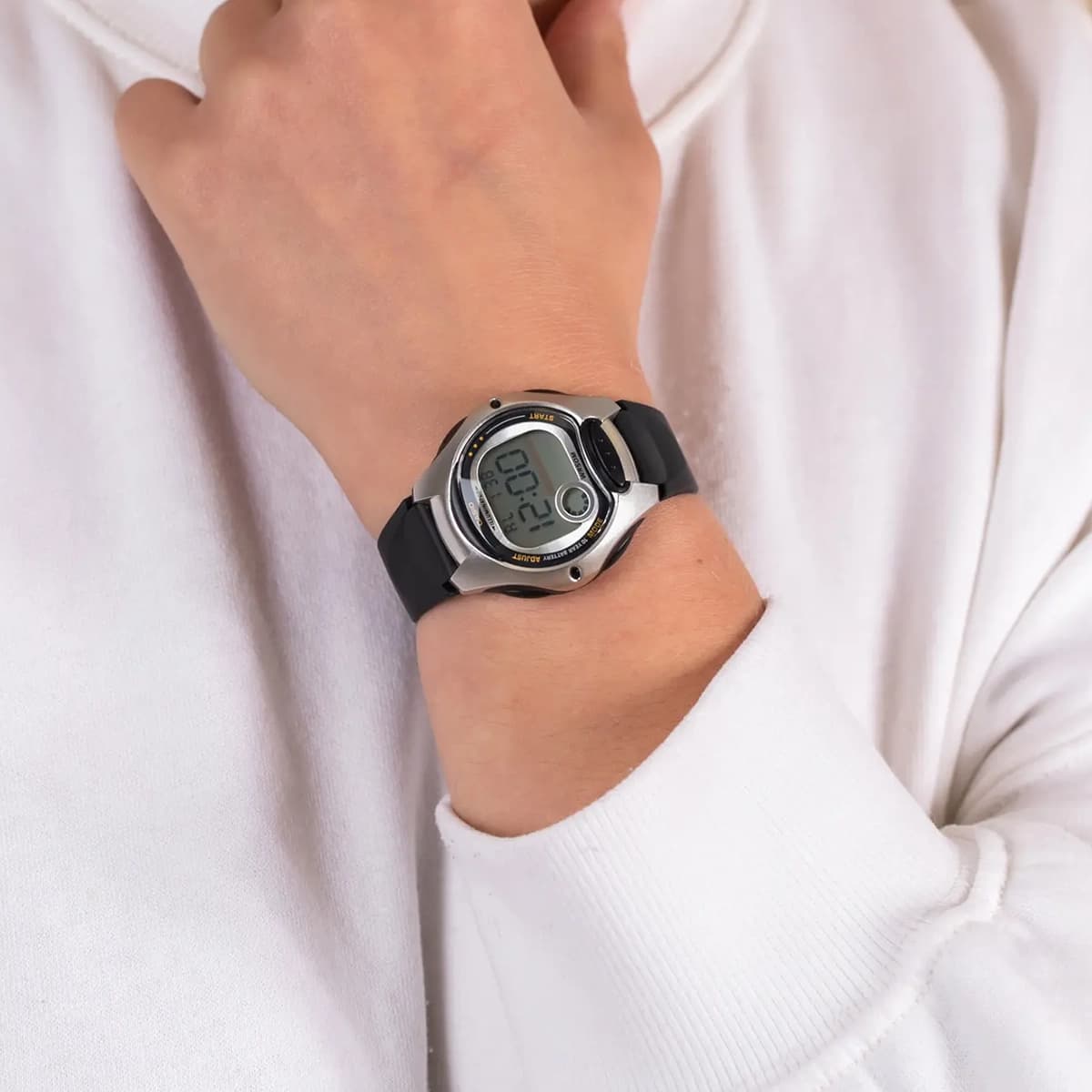 ساعت مچی زنانه کاسیو مدل Casio LW-200-1AVDF — تصویر ۲