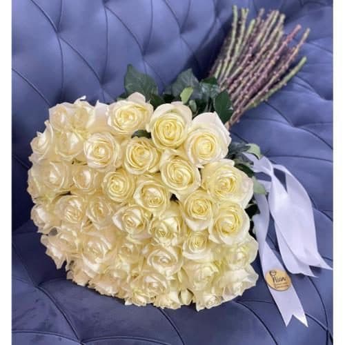 دسته گل رز شیری 5831