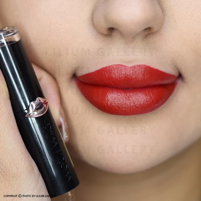 رژ لب مات مگا لست وت اند وایلد رنگ Sasspot Red