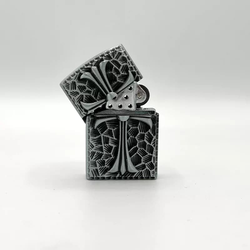 فندک کروم هارتز Chrome Hearts نقره‌ای — تصویر ۲