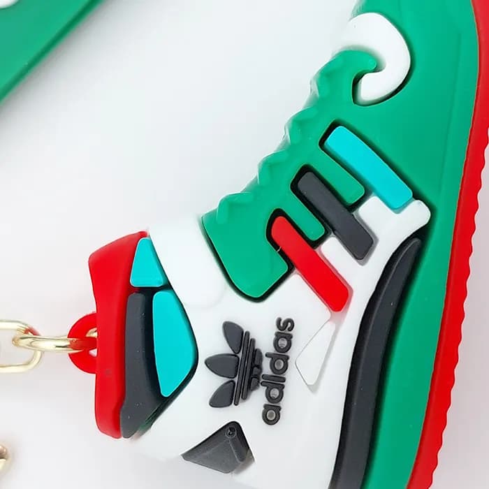 سرکلیدی سیلیکونی کفش آدیداس adidas سبز 39060 — تصویر ۳