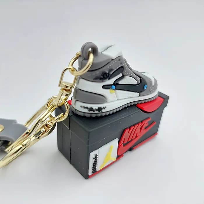 سرکلیدی سیلیکونی بزرگ کفش نایک Nike طوسی 39060 — تصویر ۳