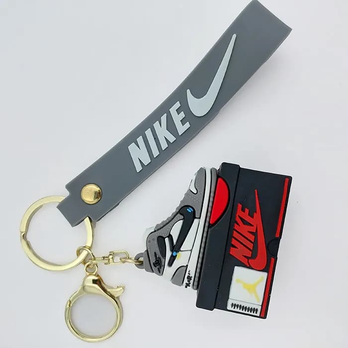 سرکلیدی سیلیکونی بزرگ کفش نایک Nike طوسی 39060 — تصویر ۲