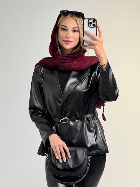 کت چرم زنانه کمربندار مشکی — تصویر ۵