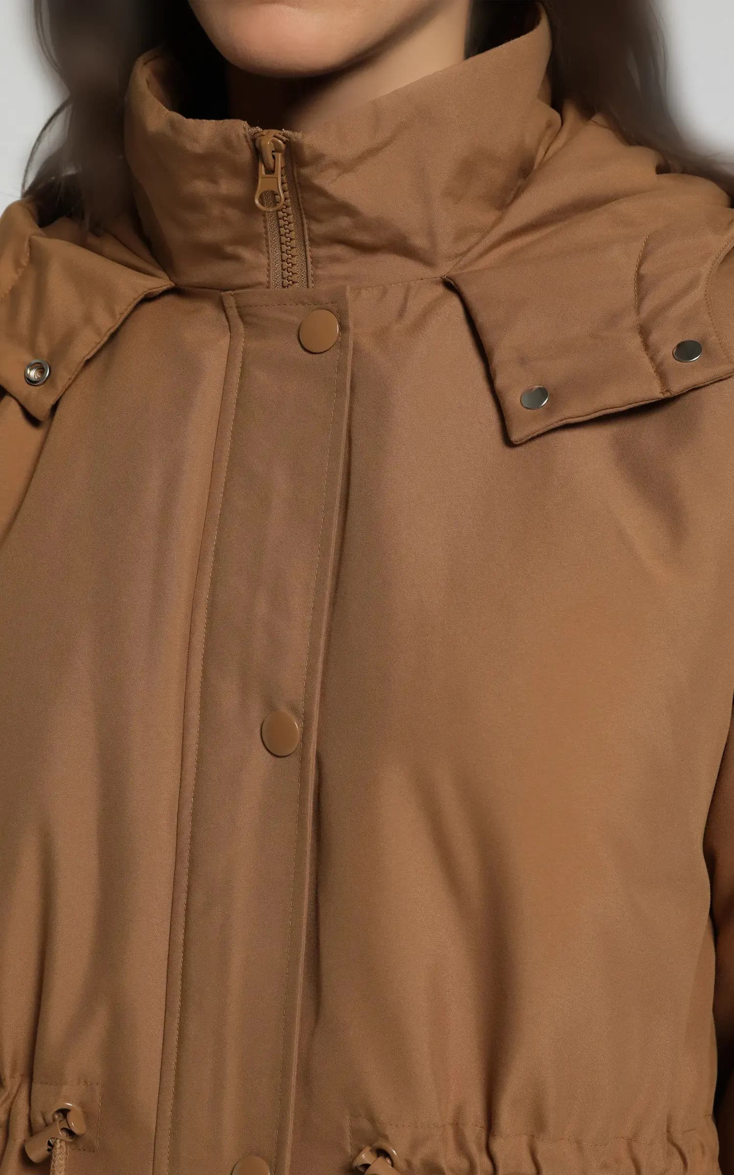 کاپشن زنانه شتری کلاه‌دار بلند زیپ‌دار COLIN’S کد CL1081122 — تصویر ۴