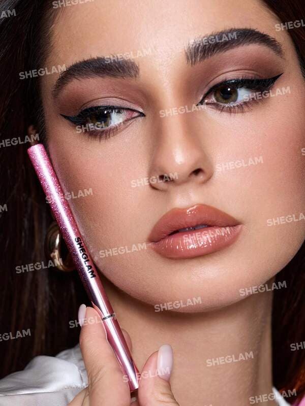خط چشم مایع ضد آب Rosé Line & Define Waterproof Liquid Eyeliner-Black شیگلم SHEGLAM — تصویر ۳