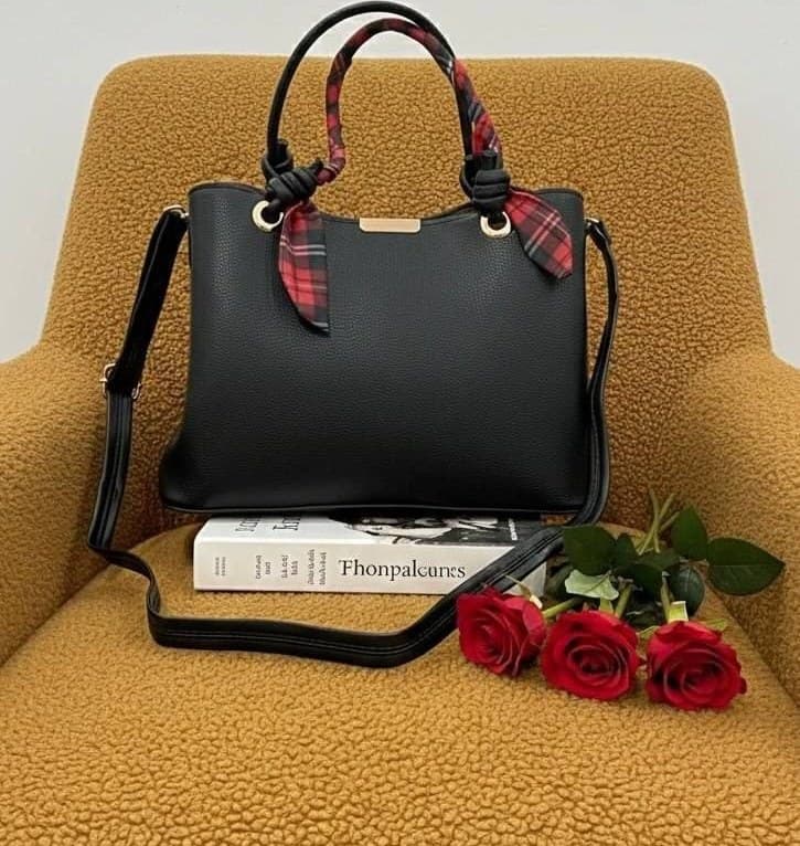 کیف دستی و دوشی زنانه متریال وارداتی اسکارف‌دار مشکی کد 423 — تصویر ۴