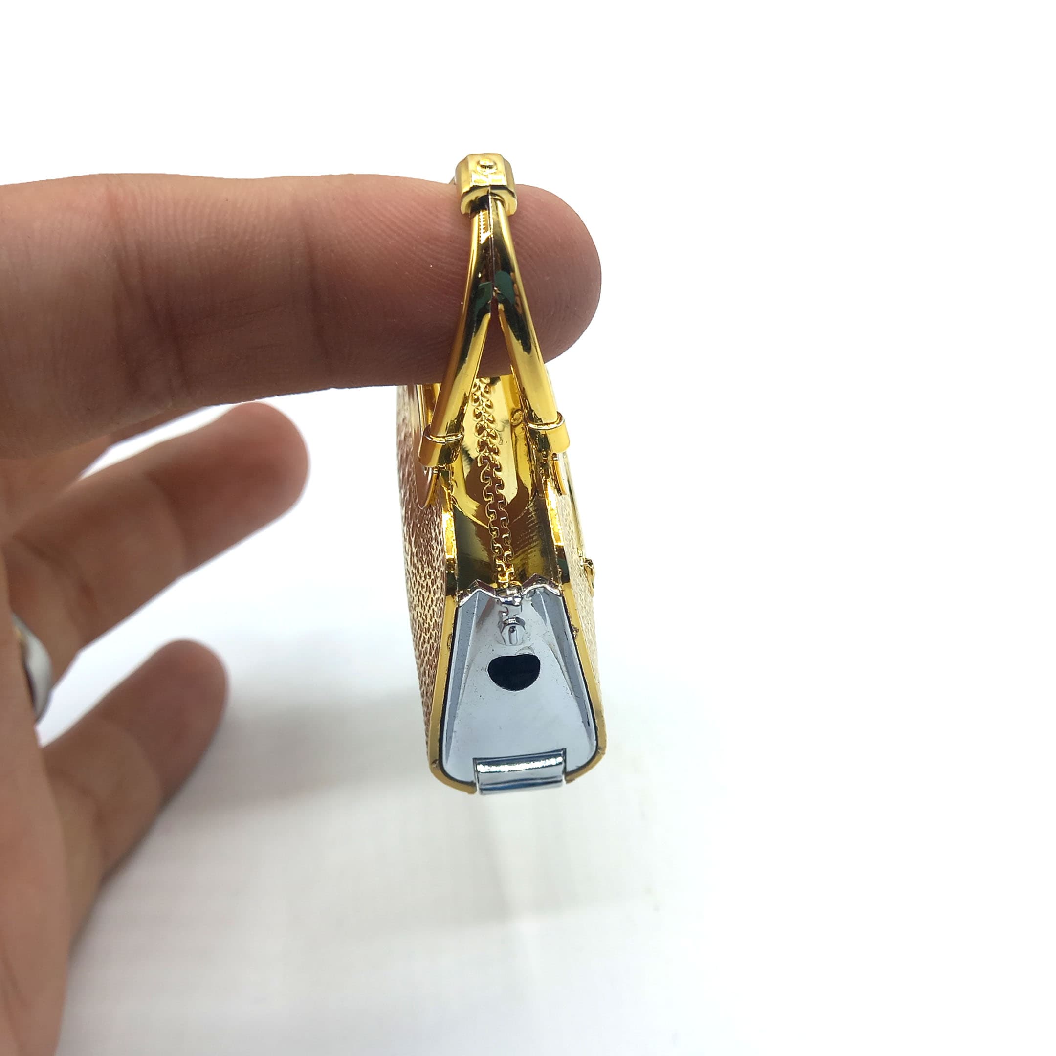 فندک فانتزی مدل کیف زنانه طلایی کد A110046 — تصویر ۳