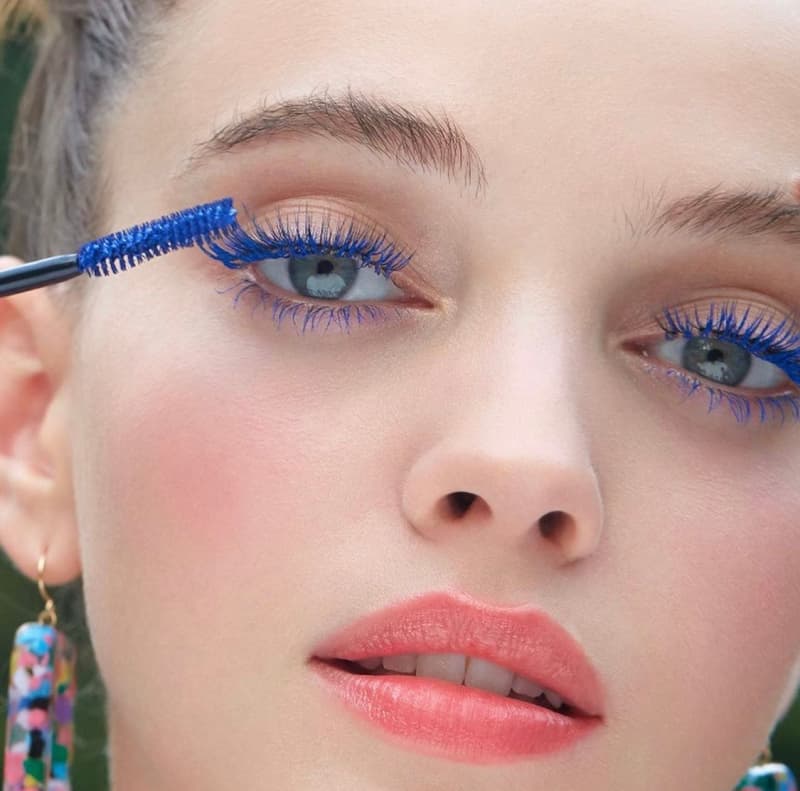ریمل کاریته رنگ مواد آبی volume mascara — تصویر ۴