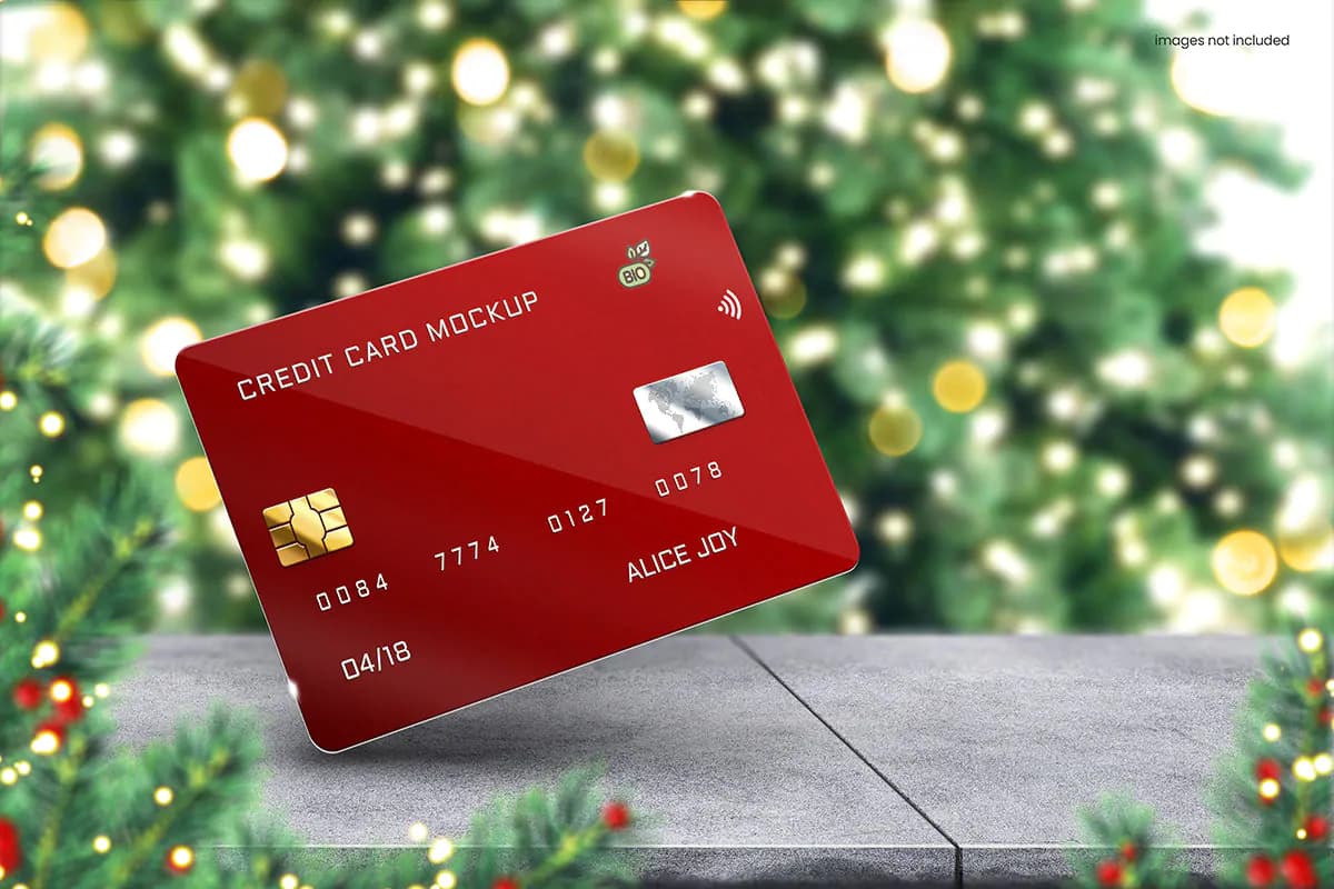 موکاپ کارت اعتباری با تم کریسمس روی میز چوبی — تصویر ۷