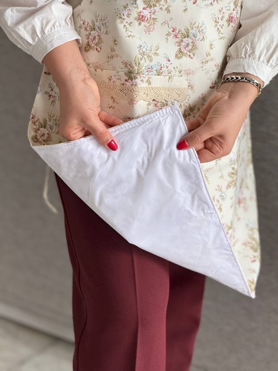 پیش بند آشپزخانه ضد آب- پارچه داک طرح گلگلی — تصویر ۳