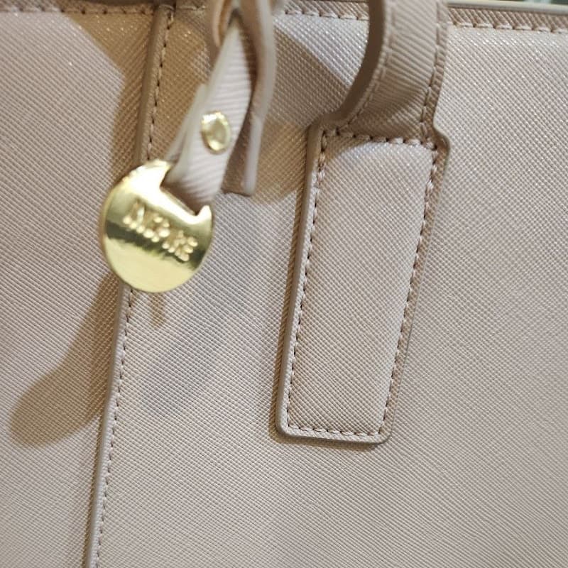 کیف زنانه چرم بزرگ برند سیکس تحت لیسانس آلمان رنگ بژ SIX 951692 — تصویر ۳