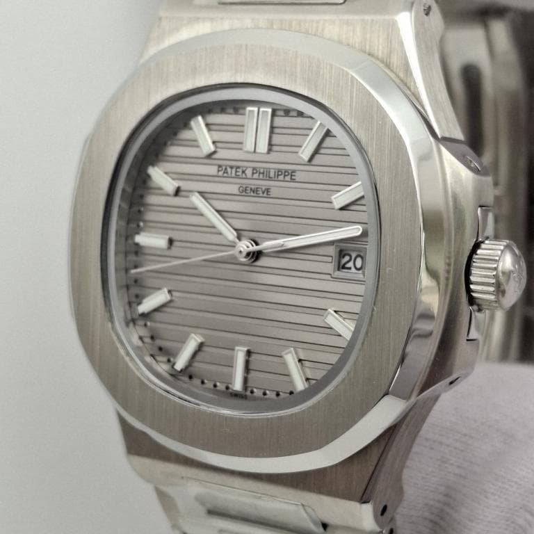 ساعت مردانه پتک فیلیپ ناتیلوس صفحه طوسی موتور ژاپن Patek Philippe — تصویر ۳
