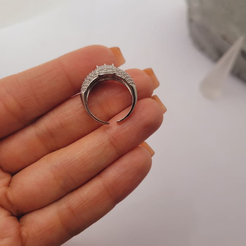 حلقه جواهری طرح Pave باگتی — تصویر ۴