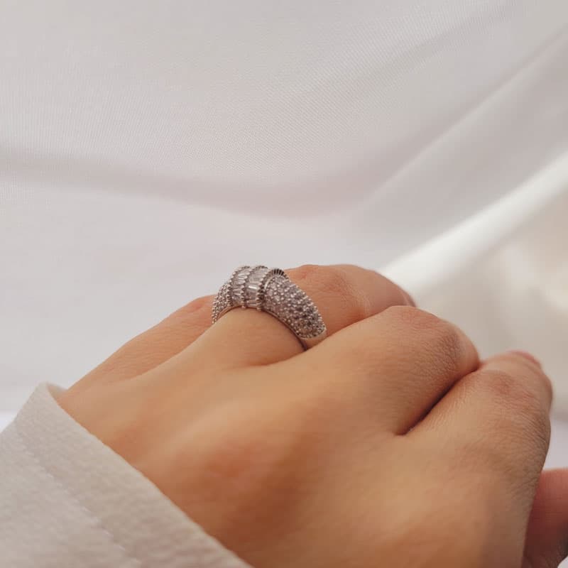 حلقه جواهری طرح Pave باگتی — تصویر ۶