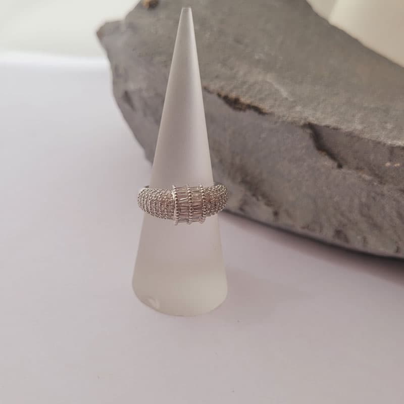 حلقه جواهری طرح Pave باگتی — تصویر ۲