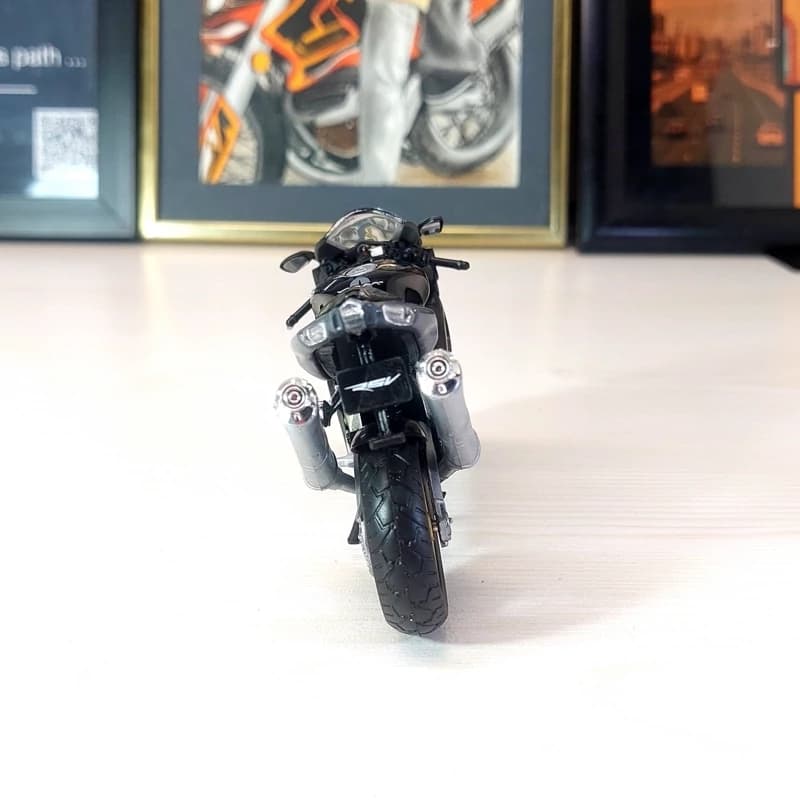 ماکت موتور وِلی مدل APRILIA RSV 1000R FACTORY کد AP19660PW — تصویر ۷