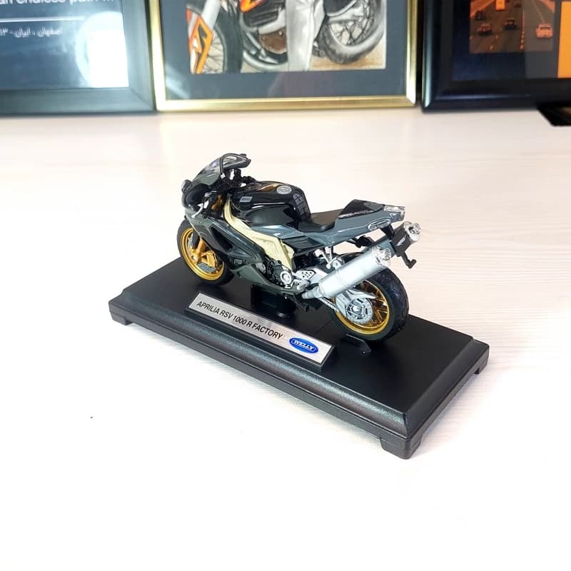 ماکت موتور وِلی مدل APRILIA RSV 1000R FACTORY کد AP19660PW — تصویر ۶