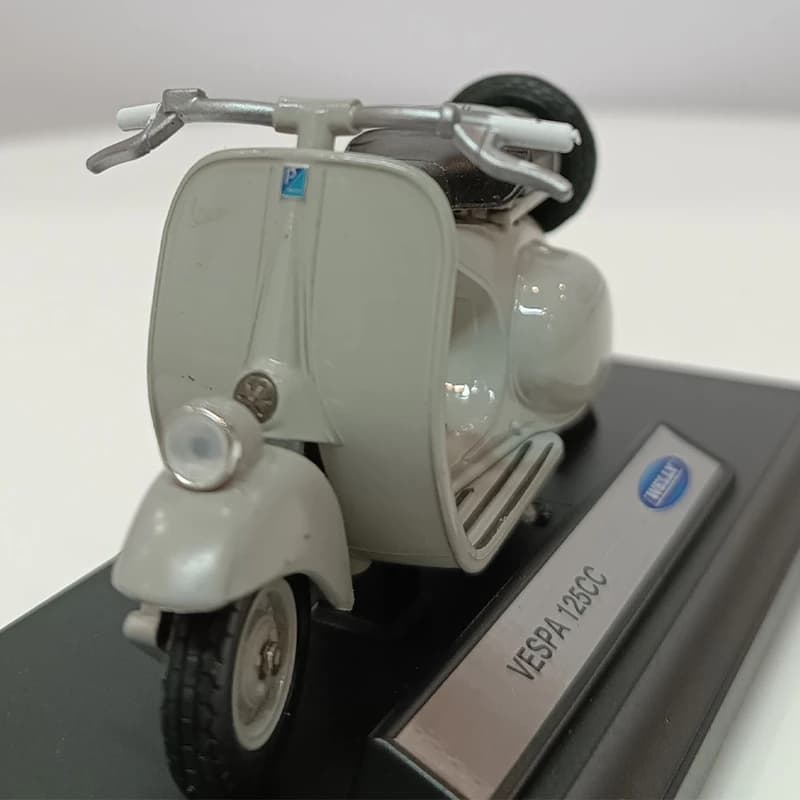 ماکت موتور ولی مدل وسپا 125cc کد V19660PW — تصویر ۴