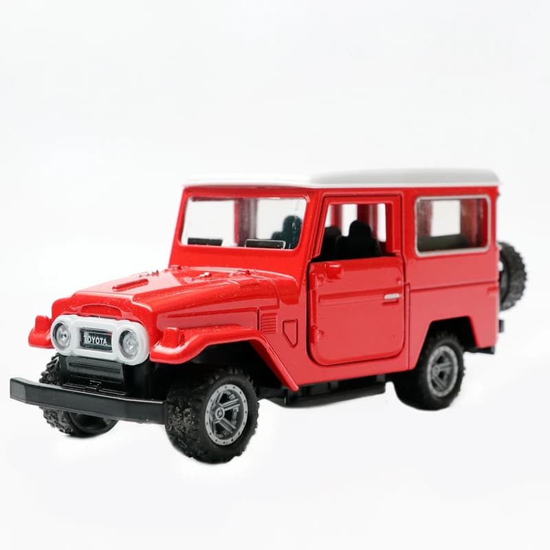 ماشین بازی مدل تویوتا لندکروز FJ40 کد 004