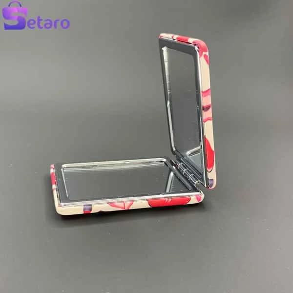 آینه آرایشی جیبی طرح رژلب کد 02 — تصویر ۲