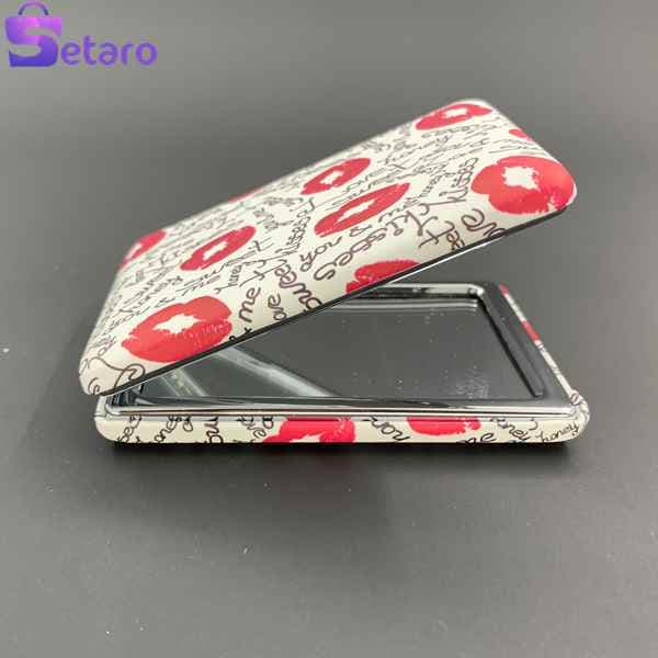 آینه آرایشی جیبی طرح بوسه — تصویر ۳