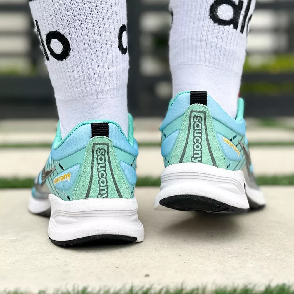 کتانی دخترانه Saucony فیروزه ای کد 25836 — تصویر ۴