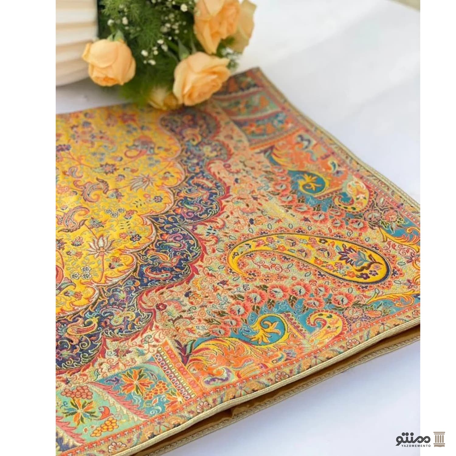 رومیزی ترمه مربع طرح میترا رنگ کرم — تصویر ۴