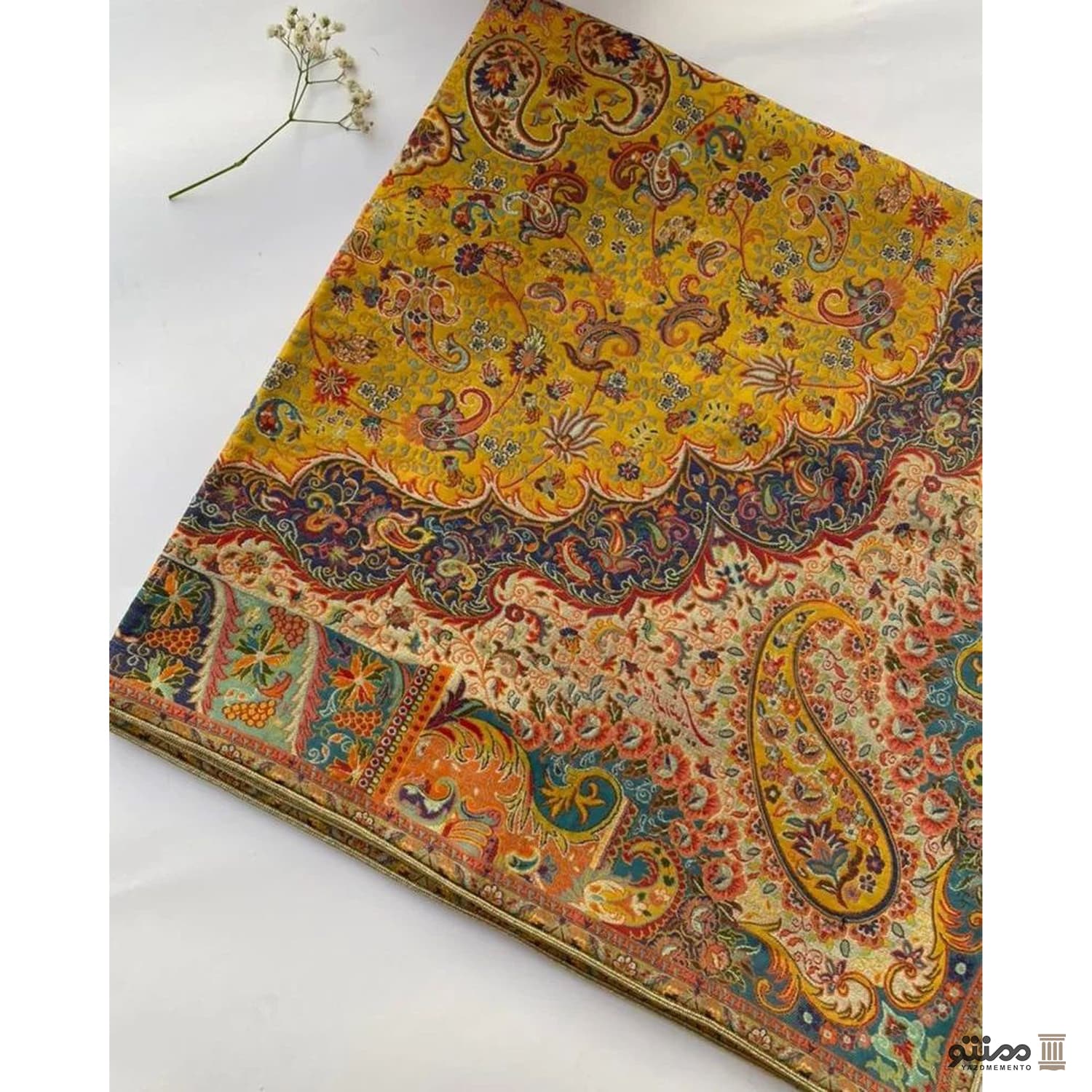 رومیزی ترمه مربع طرح میترا رنگ کرم — تصویر ۳
