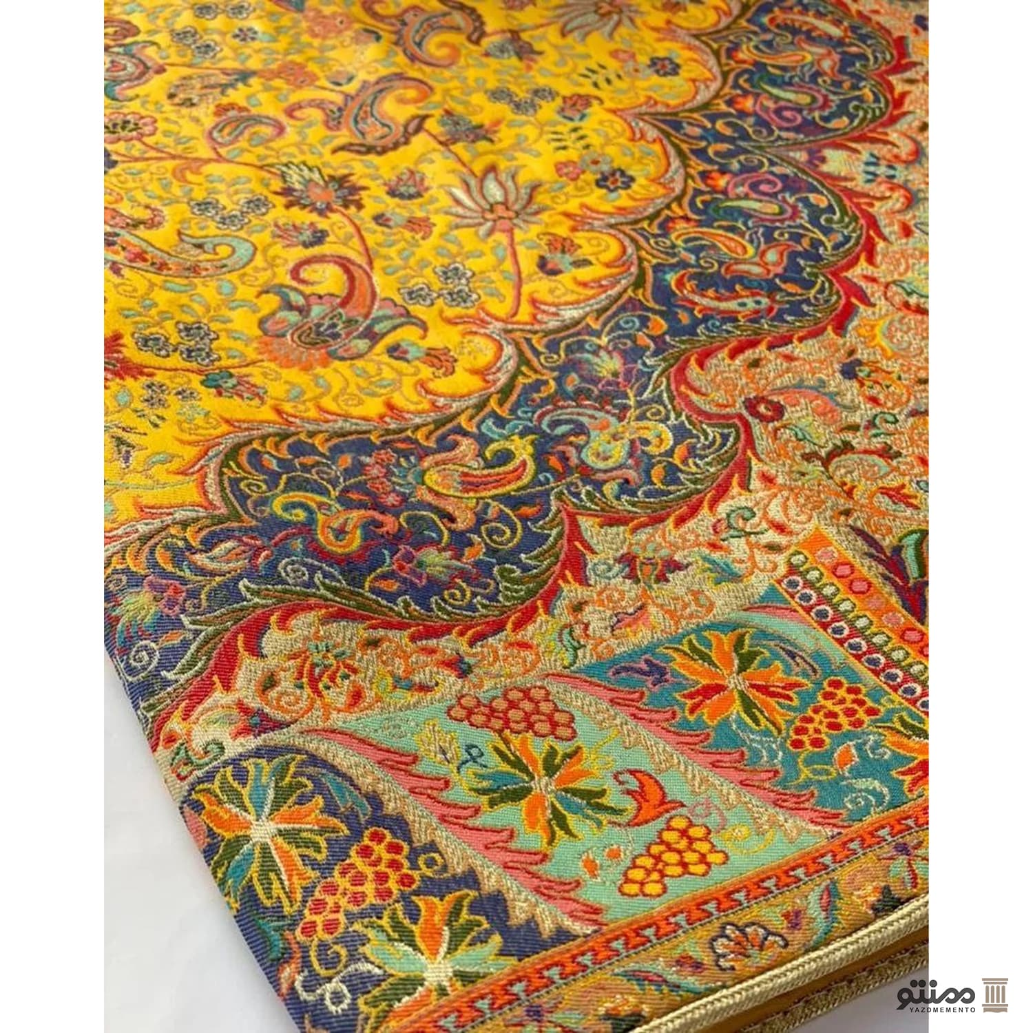 رومیزی ترمه مربع طرح میترا رنگ کرم — تصویر ۲