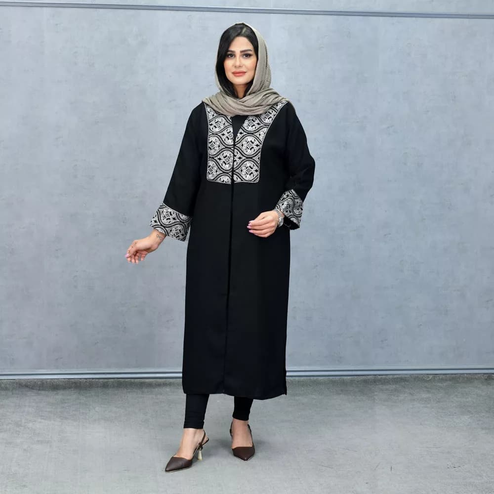 مانتو بلند مشکی کد 25708 — تصویر ۳