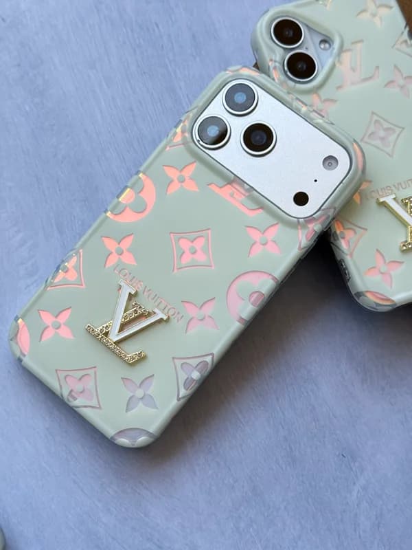 قاب Louis Vuitton طرح هولوگرامی گوشی آیفون 11 — تصویر ۶