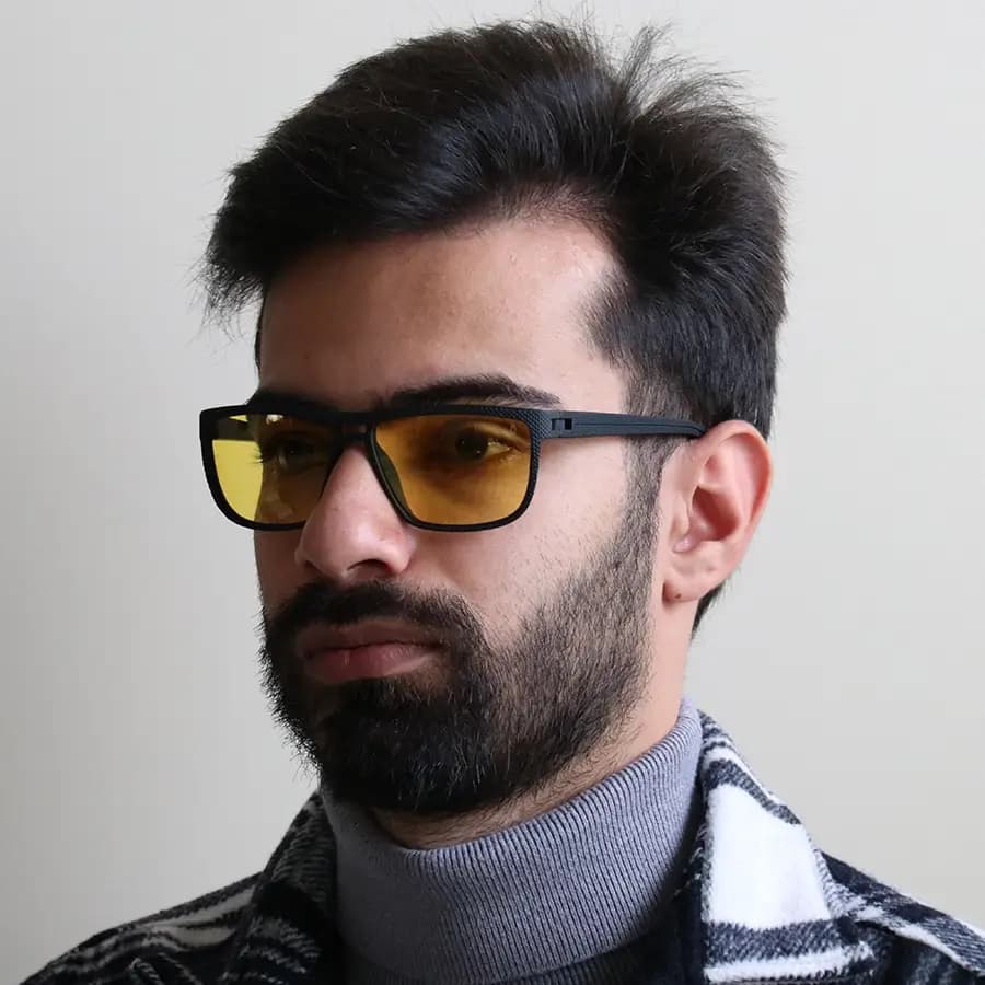 عینک آفتابی OGA با فریم مشکی مات، مربعی شکل و لنز پلاریزه، آنتی رفلکس و دودی مدل 7915 — تصویر ۸