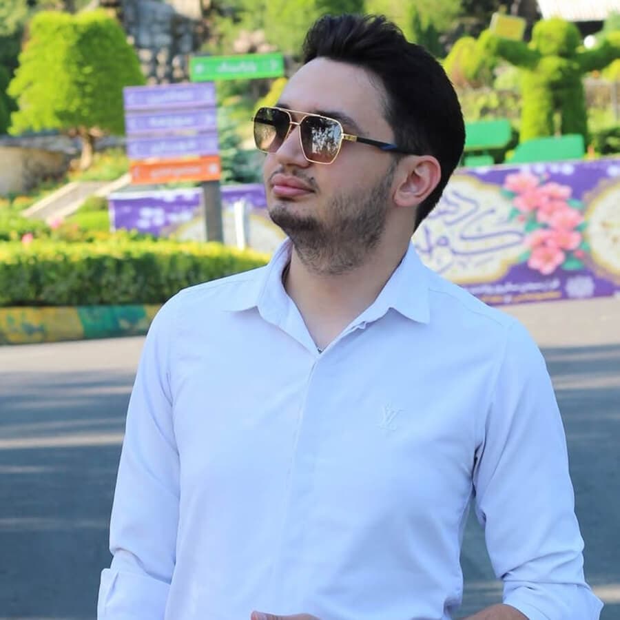عینک شب پورشه دیزاین با فریم خلبانی، طلایی رنگ، دسته فنری و لنز زرد رنگ مدل DS2440S — تصویر ۲