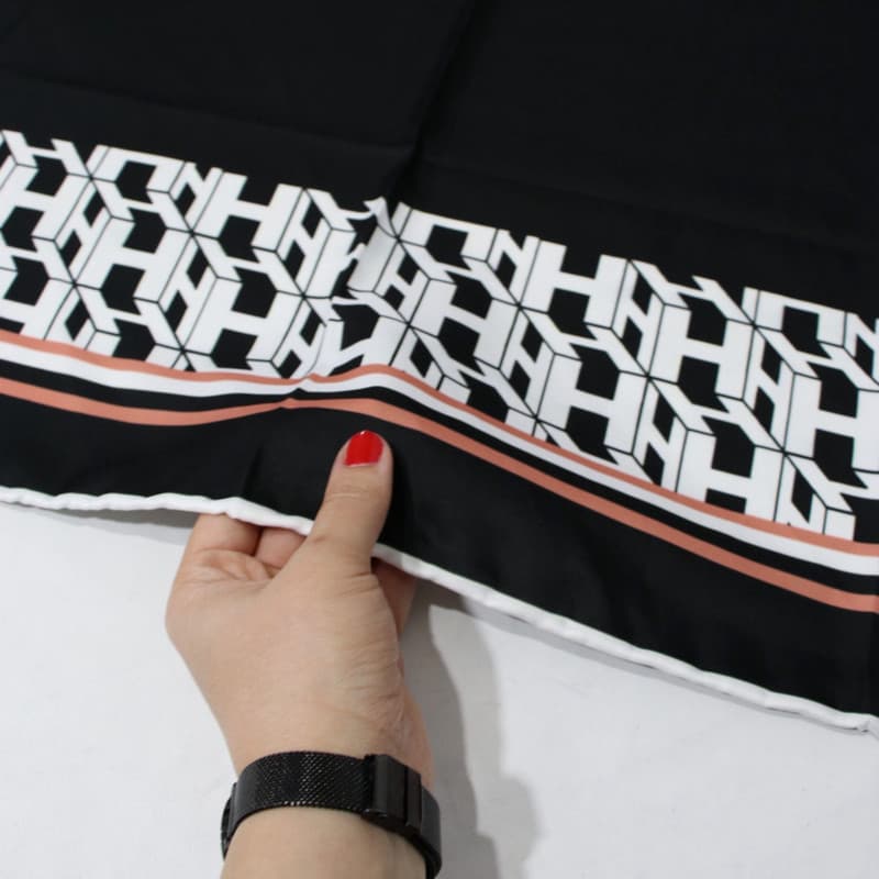روسری زنانه مدل ساده ابریشم کد a-5010 — تصویر ۹