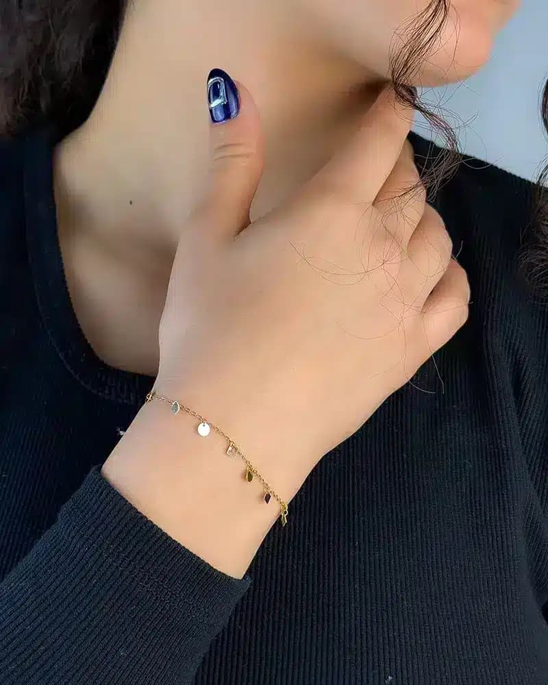 دستبند طلا مينيمال مدل البرنادو با آويز دايره و مربع