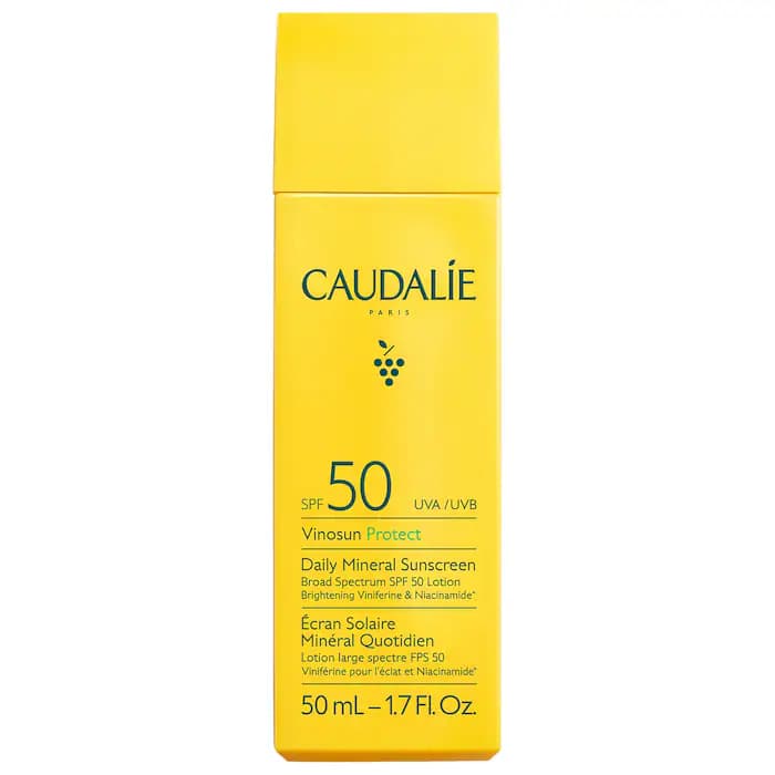 لوسیون ضد آفتاب مینرال روشن کننده کدلی مدل Vinosun با SPF50 حجم 50 میل